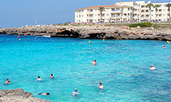 Пляж  Cala en Bosch, Menorca