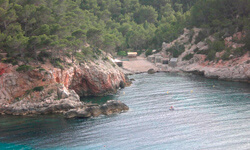 Пляж Cala Moltons, Ibiza