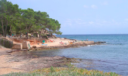 Пляж Cala Pada, Ibiza