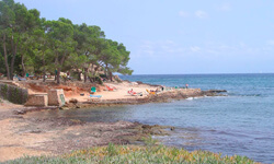 Пляж Cala Pada, Ibiza