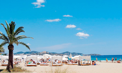 Пляж Platja d’en Bossa, Ibiza