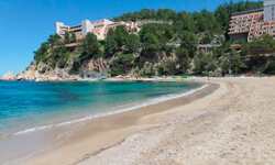 Пляж Port de Sant Miquel, Ibiza