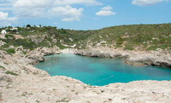 Пляж Cala Binidalí, Menorca