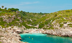 Пляж Cala Binidalí, Menorca