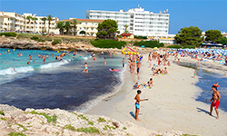 Пляж  Cala en Bosch, Menorca