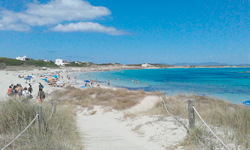 Пляж Sa Roqueta, Formentera