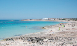 Пляж Sa Roqueta, Formentera